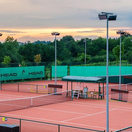 Tennis & Country Club Hotel Giebultow  Exterior photo