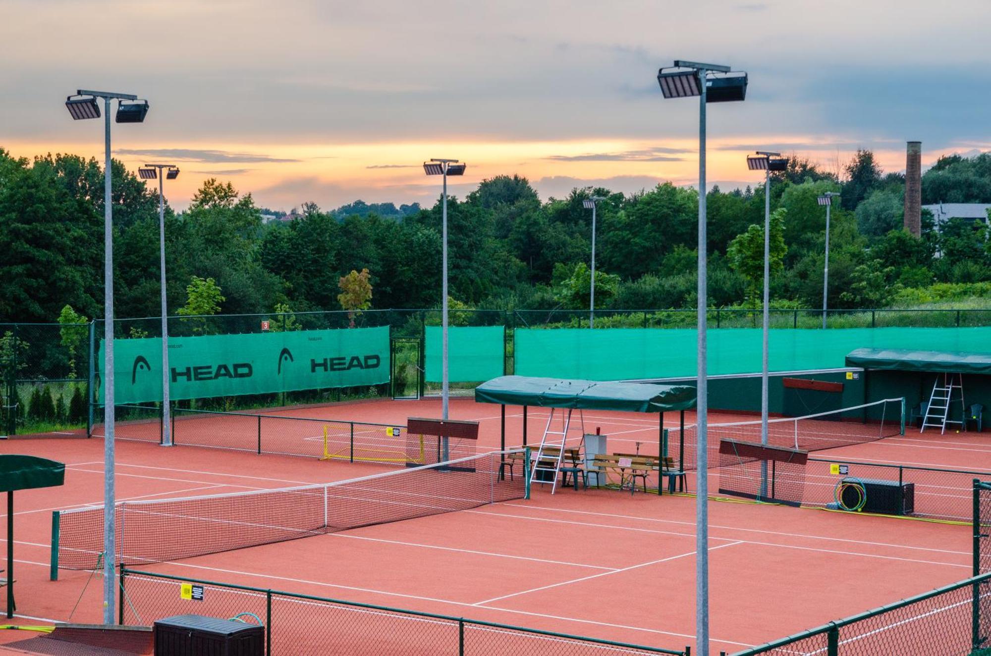 Tennis & Country Club Hotel Giebultow  Exterior photo